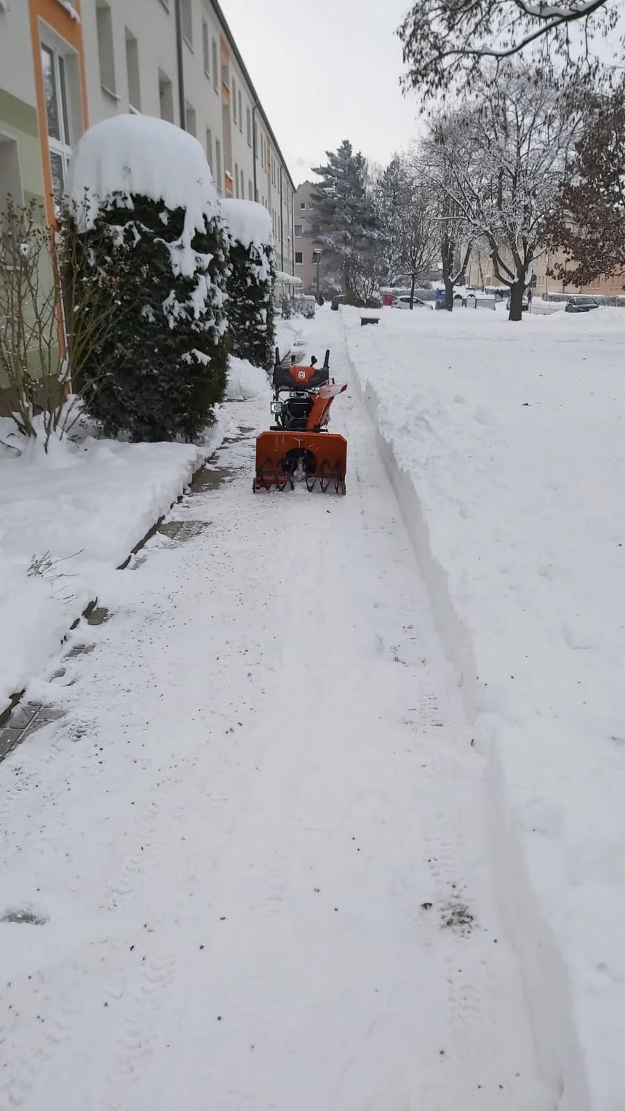 Schnee und Traktor